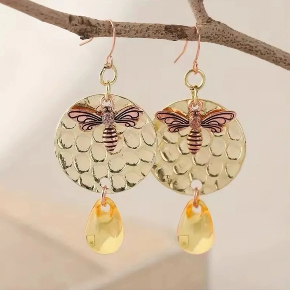 Vintage Gothic Copper Bumble Bee Earrings - Picture 2 of 10